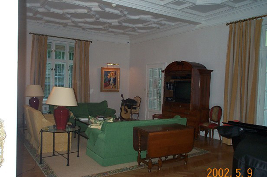 21living room